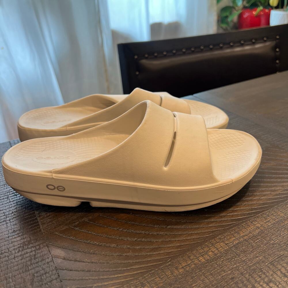 OOFOS Women's Slide Sandals in Cream
